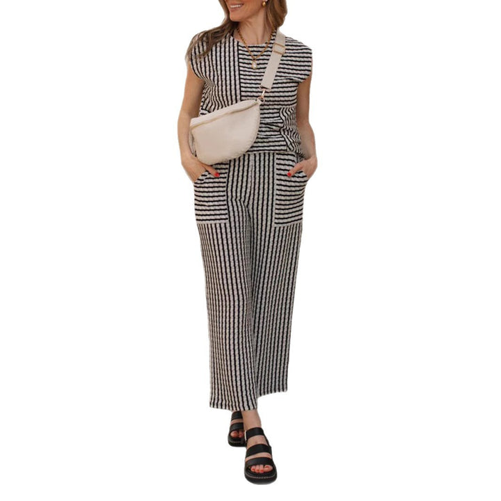 Damen Freizeitsoutfit mit gestreiften Elementen Drune