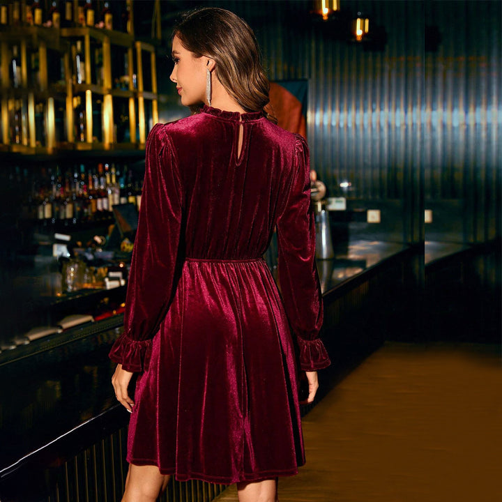 Damen samtiges knielanges Kleid mit Stehkragen, geraffter Taille und praktischen Eingrifftaschen Drune