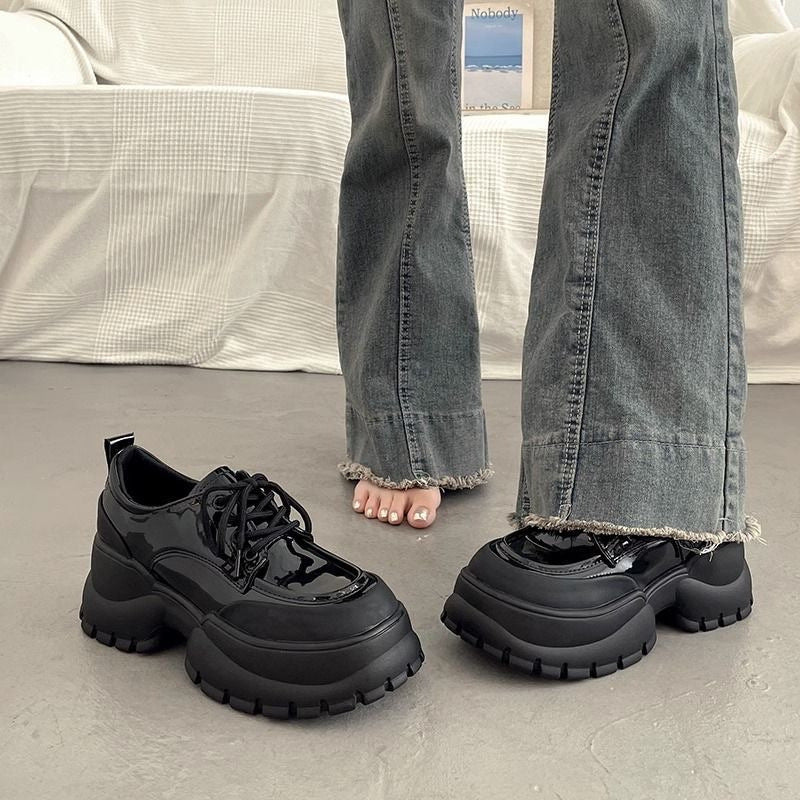 Damen Plateau-Derby-Schuhe mit Lackoptik und massiver Profilsohle Drune