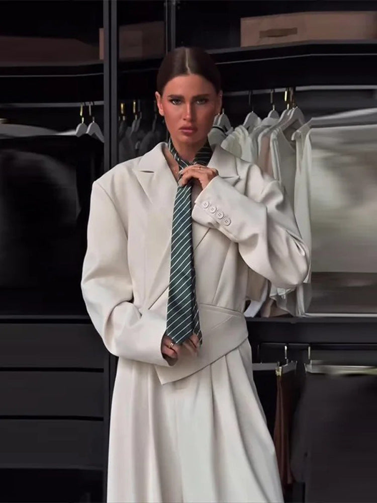 Damen Oversized-Blazer-Set mit tailliertem Schößchen und Plissee-Midirock Drune
