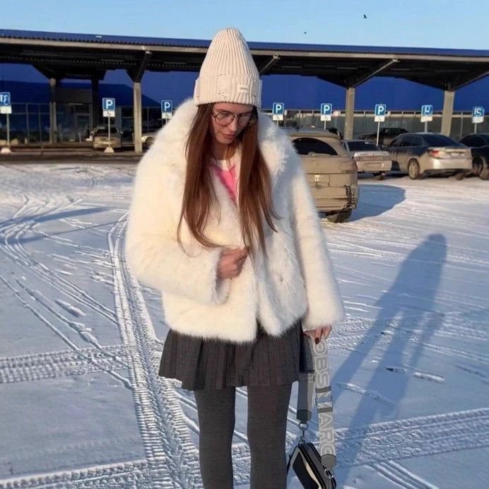 Damen Kurzmantel aus langflorigem Faux-Fur mit taillierendem Bindegürtel Drune