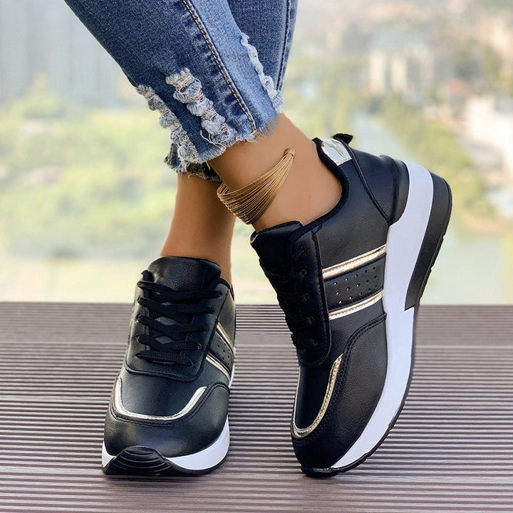 Damen Wedgesneaker mit mittelhohem Plateau, gepolstertem Komfortschaft und elastischem Seiteneinsatz Drune