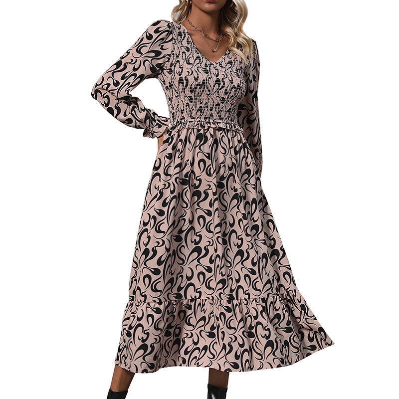 Damen Maxikleid mit Smok-Einsatz, V-Ausschnitt und Volantstufen Drune