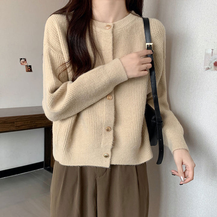 Damen lässige Strickjacke mit feiner Struktur und goldenen Knopfdetails Drune