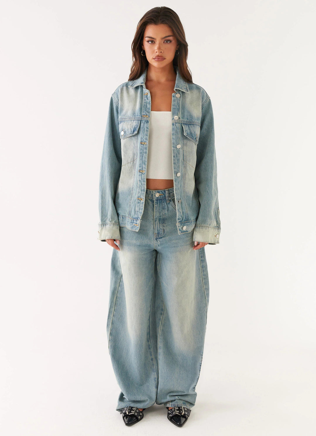 Damen nan oversized Denimjacke mit heller Vintage-Waschung, aufgesetzten Brusttaschen und verlängerten Manschetten Drune