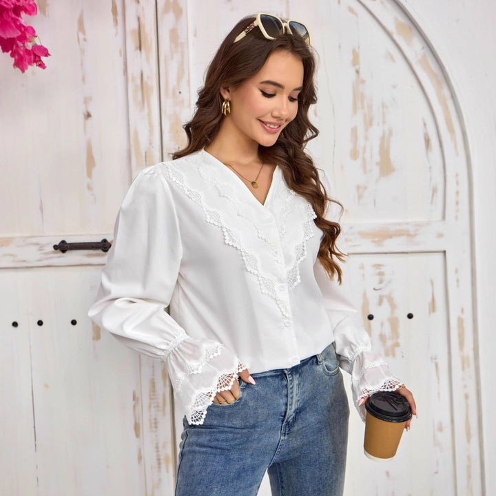 Damen Romantische Bluse mit V-Ausschnitt, Spitzen-Yoke und Glockenärmeln Drune