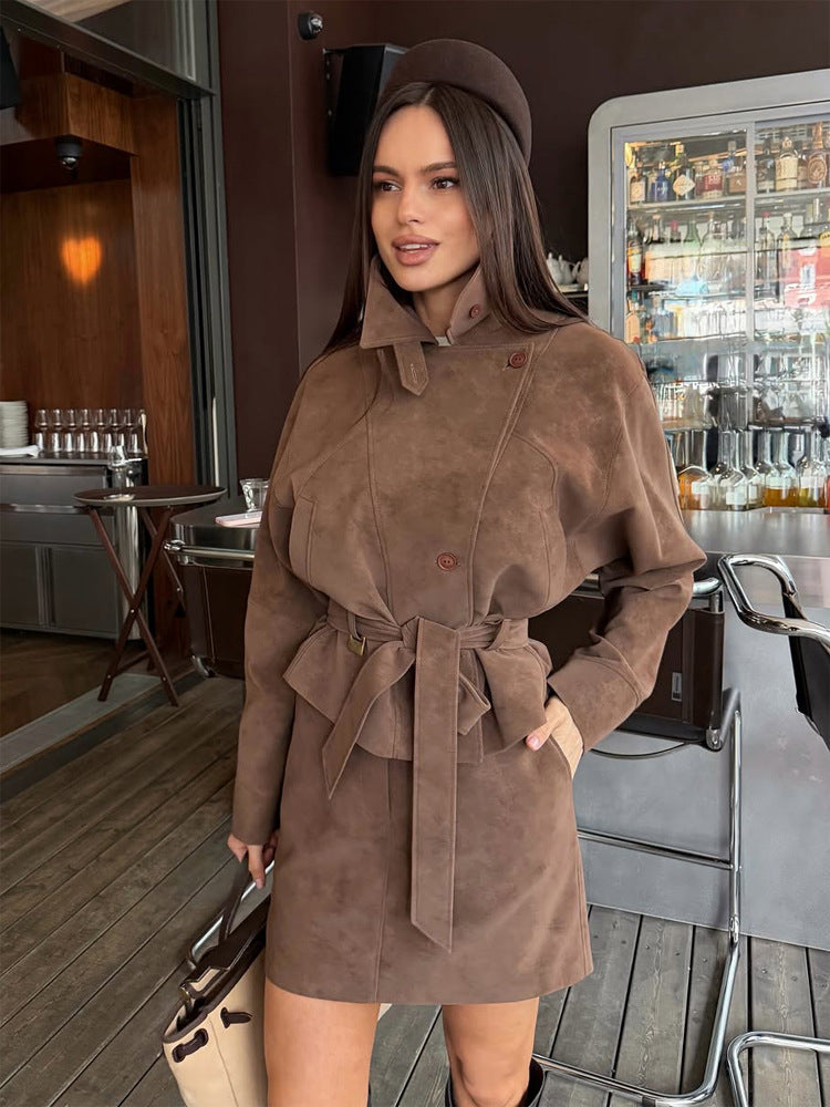 Damen Kurzes Veloursleder‑Set: Taillierter Blouson mit Stehkragen & passendem Minirock Drune