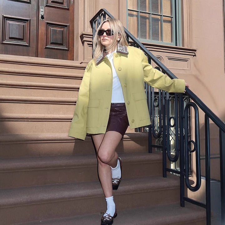 Damen Boxy-Übergangsjacke mit veredeltem Schmuckkragen und aufgesetzten Taschen Drune