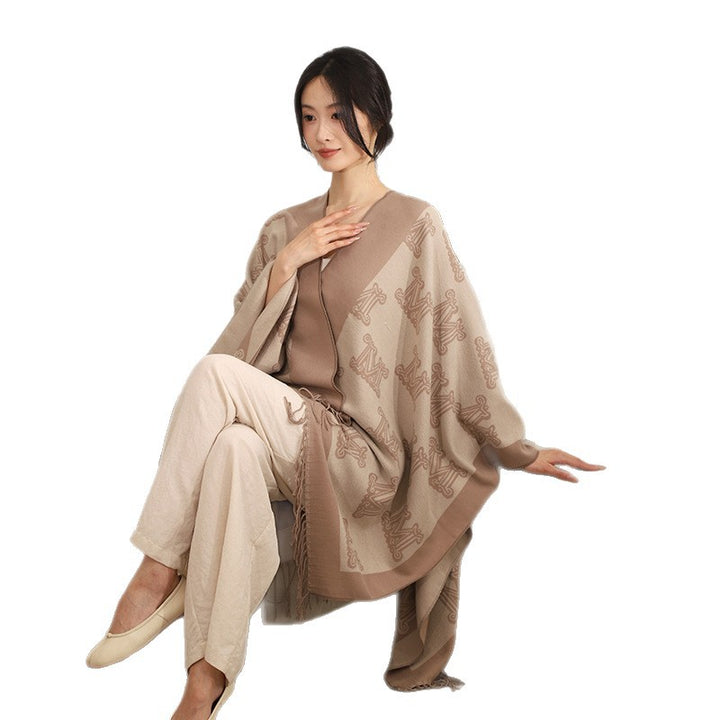 Damen Jacquard‑Monogramm‑Cape mit offenen Seiten und Fransen Drune