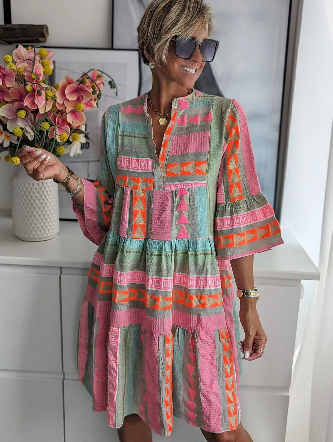 Damen luftiges Sommerkleid mit bunten geometrischen Mustern Drune