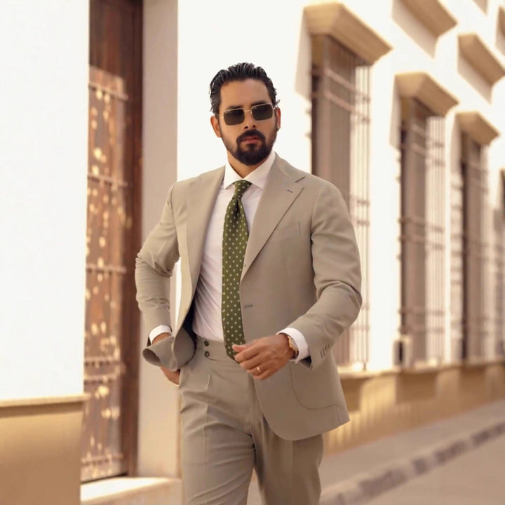 Herren eleganter Anzug im modernen Schnitt mit stilvollen Details Drune