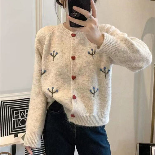 Damen kuscheliger Strickjacke mit Herzen und Blumenstickerei Drune