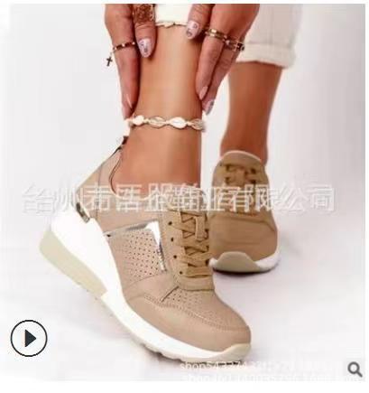 Damen Plateausneaker mit Keilsohle, Mesh- und Veloursmix, metallischen Zierdetails Drune
