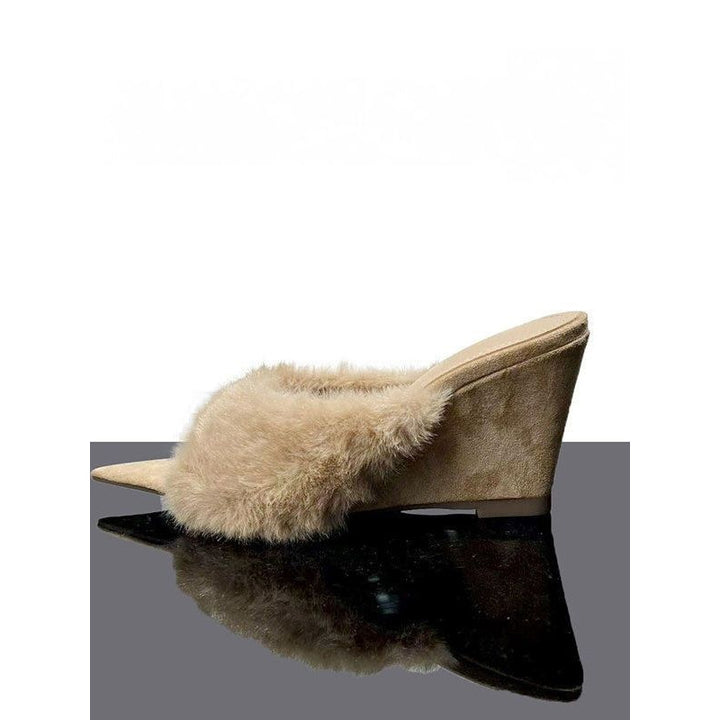 Damen flauschige spitz zulaufende Mule‑Pantoletten mit Kunstfell‑Vamp und niedrigem Keilabsatz Drune