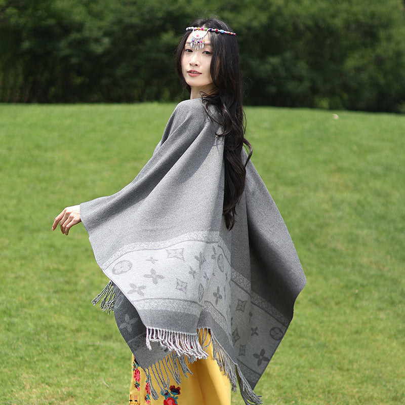 Damen Oversize‑Rechteckponcho aus Wollmix mit eingewebter Jacquardbordüre und Fransensaum Drune