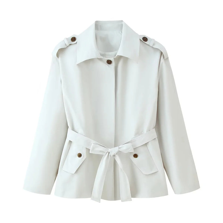 Damen nan taillierte Kurztrenchjacke mit Bindegürtel, Schulterklappen und Pattentaschen Drune