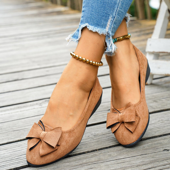 Damen  minimalistische Samt-Ballerina mit dekorativer Fußkette und ergonomischem Komfortfußbett Drune