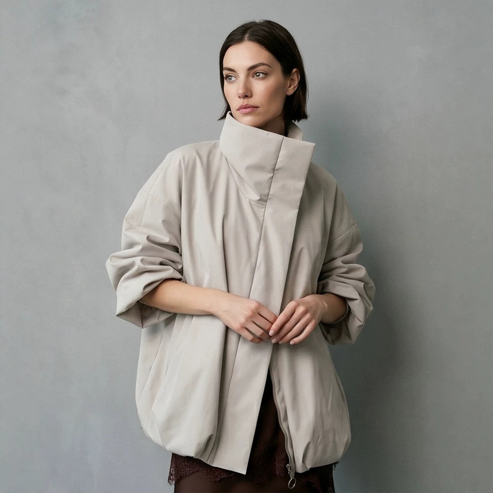 Damen Boxy-Kurzsteppjacke mit hohem asymmetrischem Stehkragen Drune