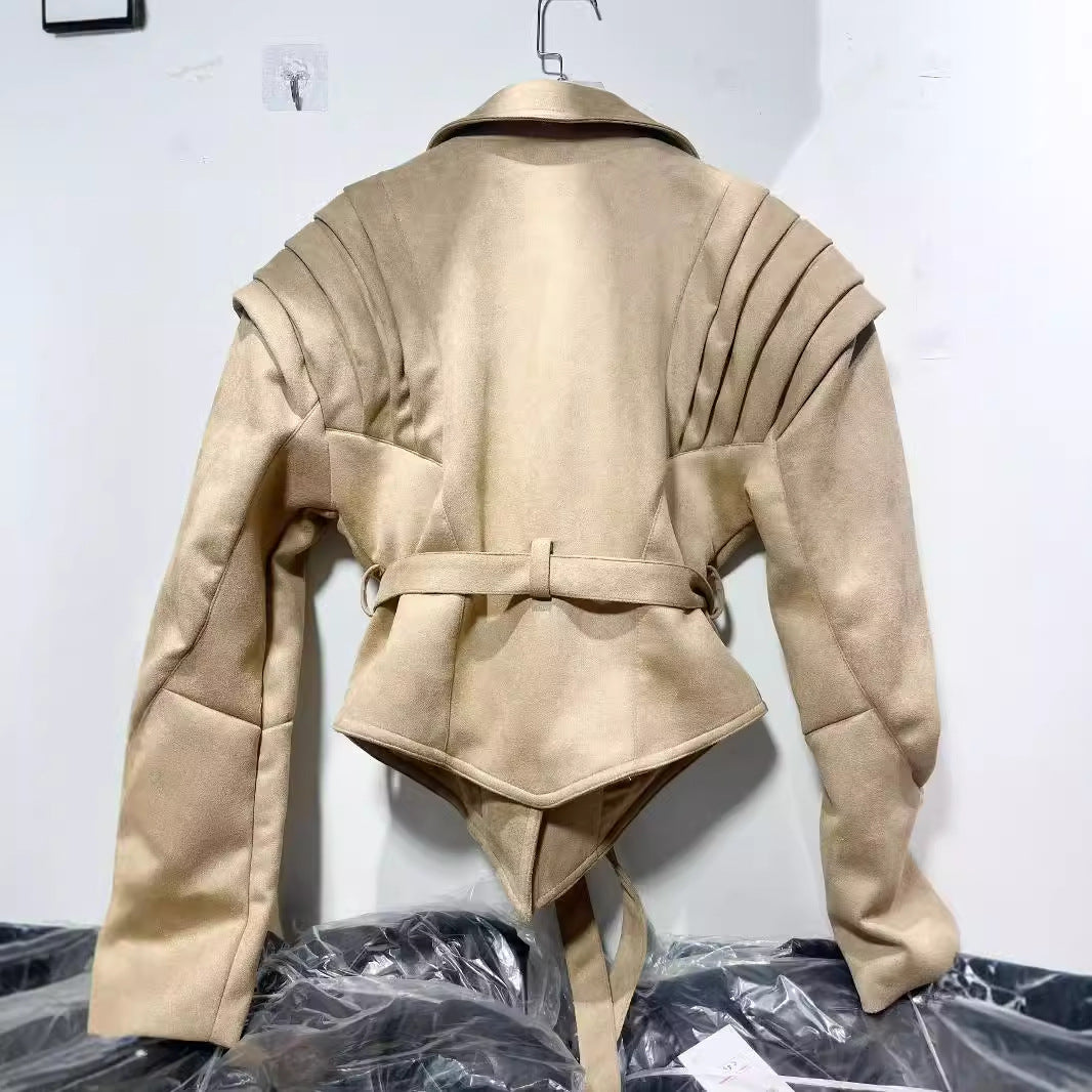 Damen nan taillierter Veloursleder-Blazer mit plissierten Schulterdetails und Bindegürtel Drune