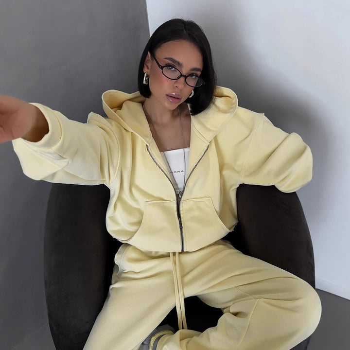 Damen oversized kurz geschnittener Kapuzenpullover und hochtaillierte Jogginghose Set aus Bio-Baumwollfleece Drune