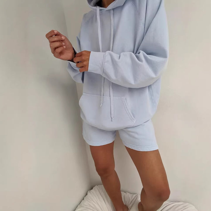 Damen lässiges Kapuzenoberteil und Shorts Set mit praktischen Taschen