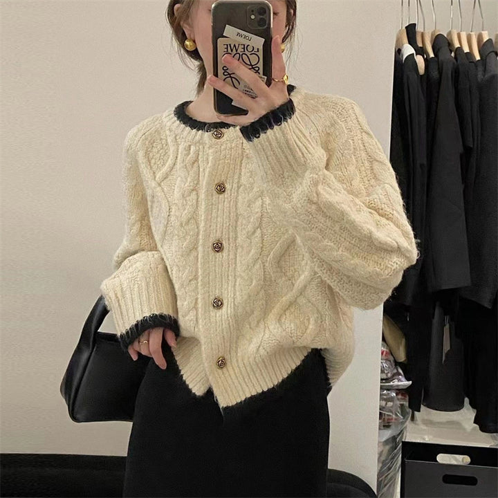 Damen Grobstrickjacke mit elegantem Zopfmuster und dekorativen Knöpfen Drune