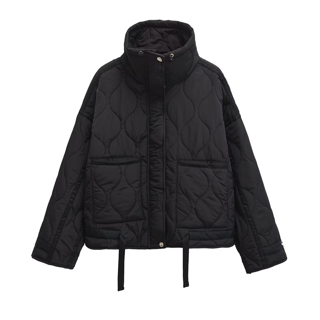Damen 200+ gesteppte Cropped‑Kurzjacke mit hohem Stehkragen, Tunnelzug und aufgesetzten Taschen Drune