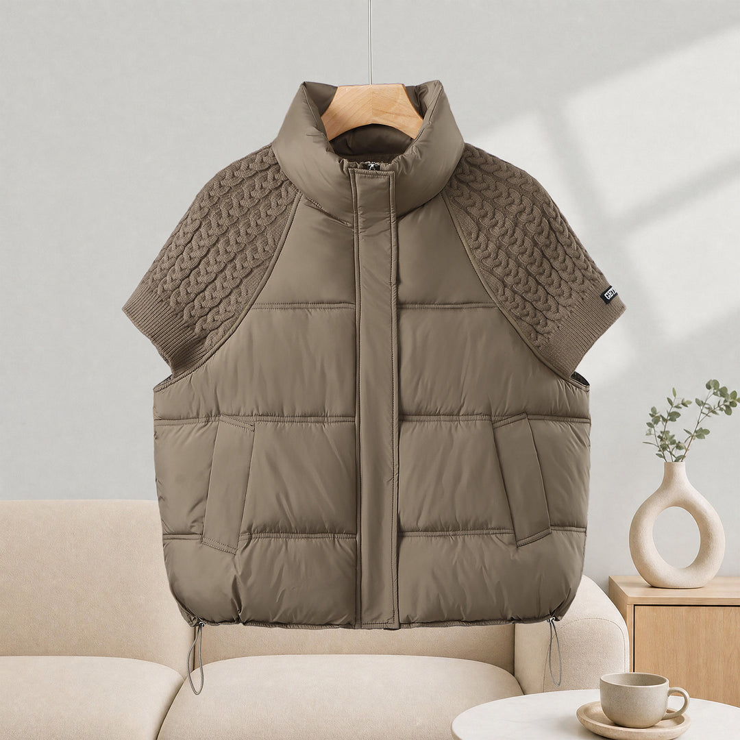 Damen Steppweste im Cape‑Look mit Zopfstrick‑Schultereinsatz und hohem Stehkragen Drune