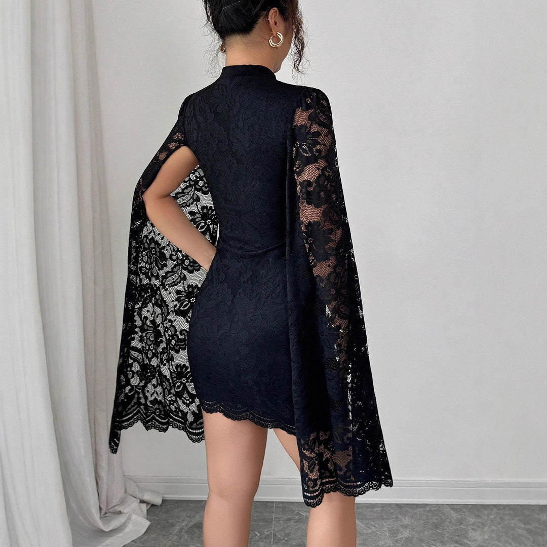 Damen nan tailliertes Spitzen-Minikleid mit hohem Stehkragen und dramatischen Cape-Ärmeln Drune
