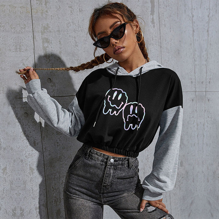 Damen Cropped Hoodie mit Kontrastärmeln, elastischem Saum und schmelzendem Smiley-Print Drune