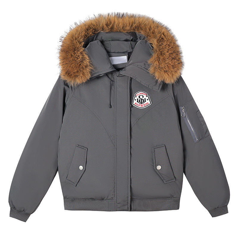 Damen Kurzparkajacke im Bomberstil mit abnehmbarer Fellkapuze und Logo‑Patch Drune