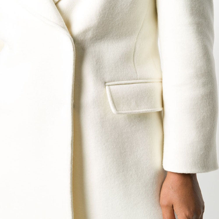 Damen Clean-Cut Longmantel mit überschnittenem Revers und klarer Tailoring‑Silhouette Drune