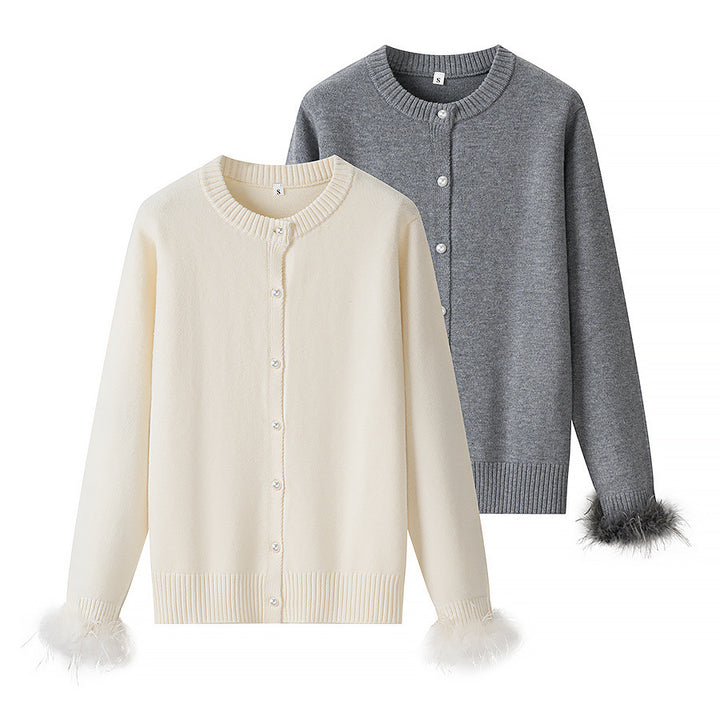 Damen Strickcardigan mit Perlenknopfleiste und Federbesatz Drune