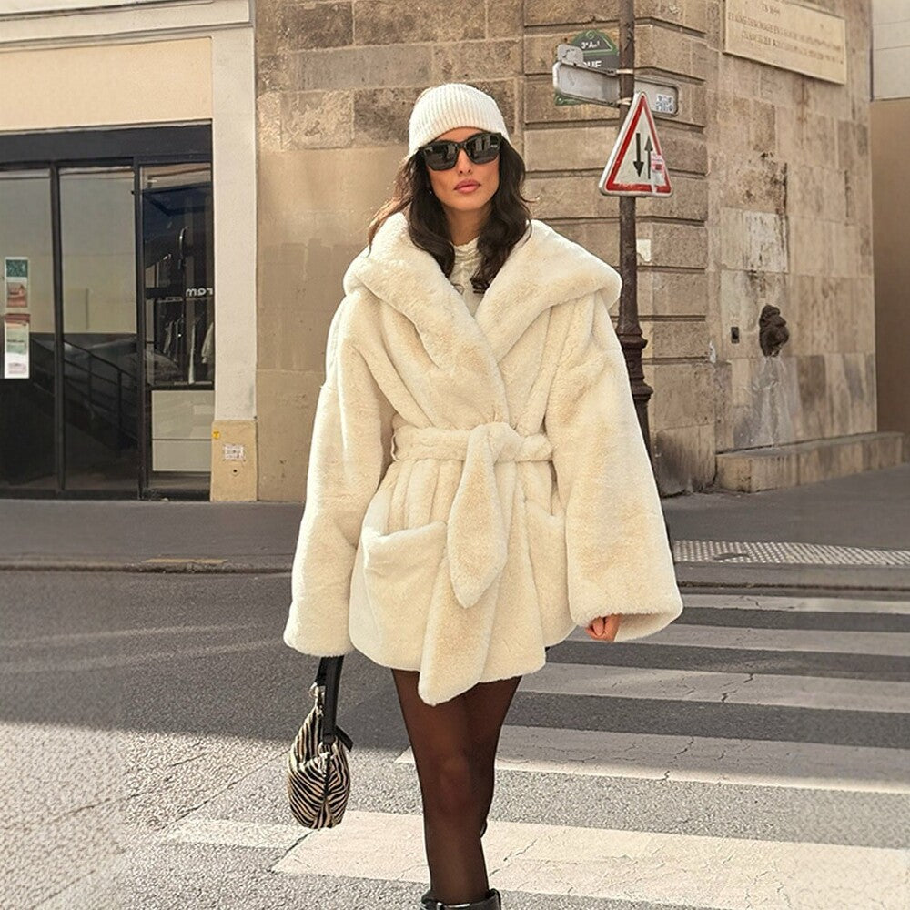 Damen Boxy-Teddyjacke mit Wickelgürtel und übergroßem Schalkragen Drune