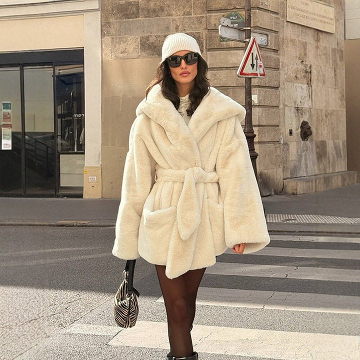 Damen Boxy-Teddyjacke mit Wickelgürtel und übergroßem Schalkragen Drune
