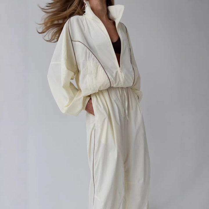 Damen leichter Windbreaker-Zweiteiler mit Stehkragen, durchgehender Reißverschluss, kontrastierender Kedernaht und weiter Palazzo-Hose Drune