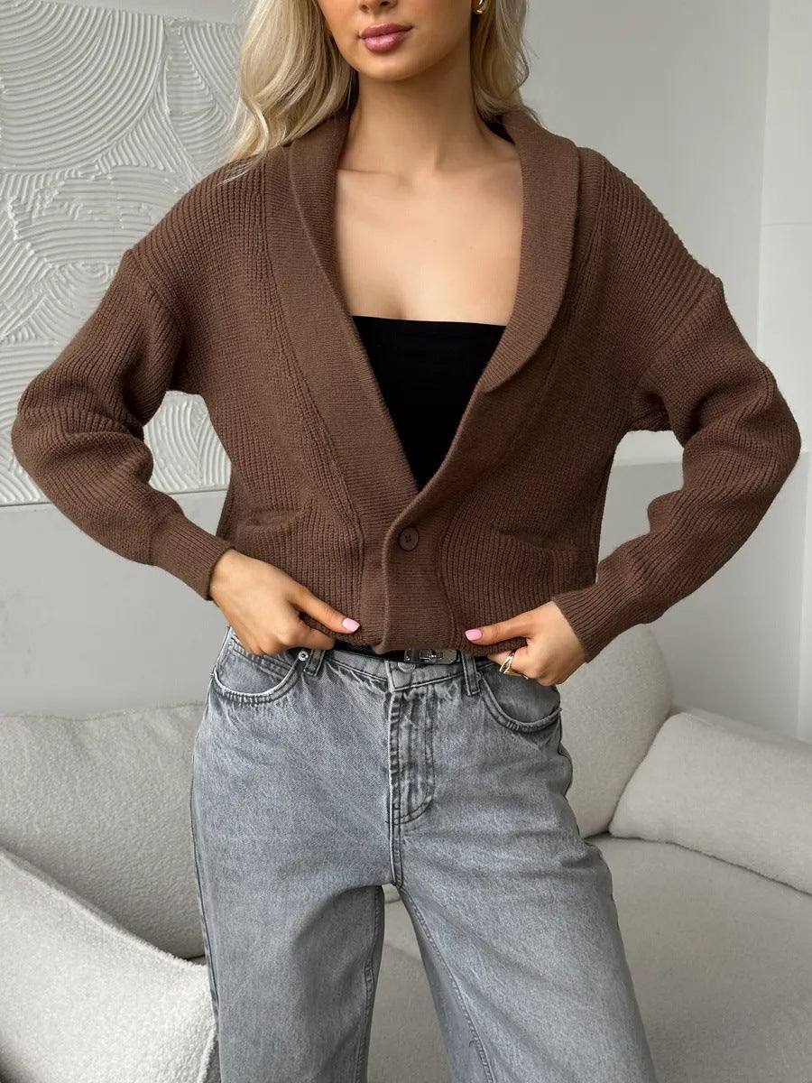 Damen Strickjacke mit Schalkragen und Knopfdetail Drune