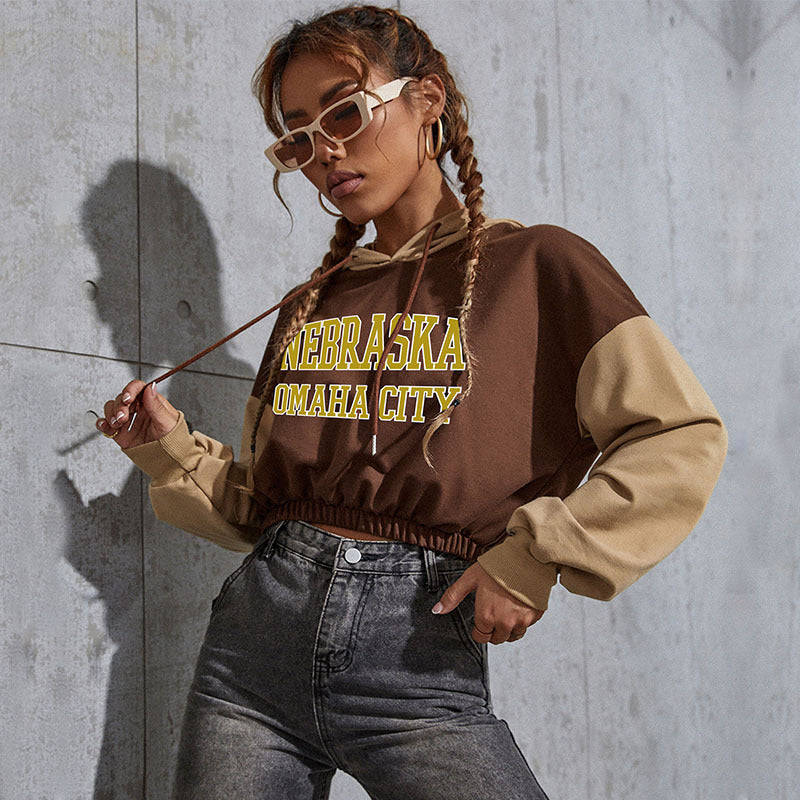 Damen Cropped Hoodie mit Kontrastärmeln, elastischem Saum und schmelzendem Smiley-Print Drune