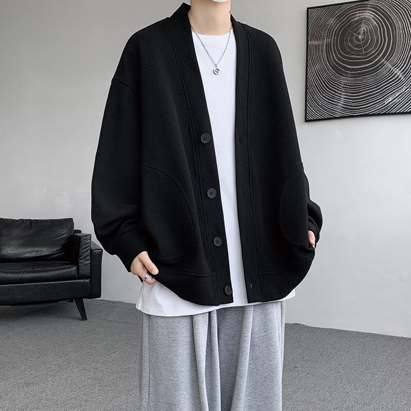 Herren nan oversized Strickcardigan mit V-Ausschnitt, aufgesetzten Rundtaschen und lässiger Drop-Shoulder-Silhouette Drune