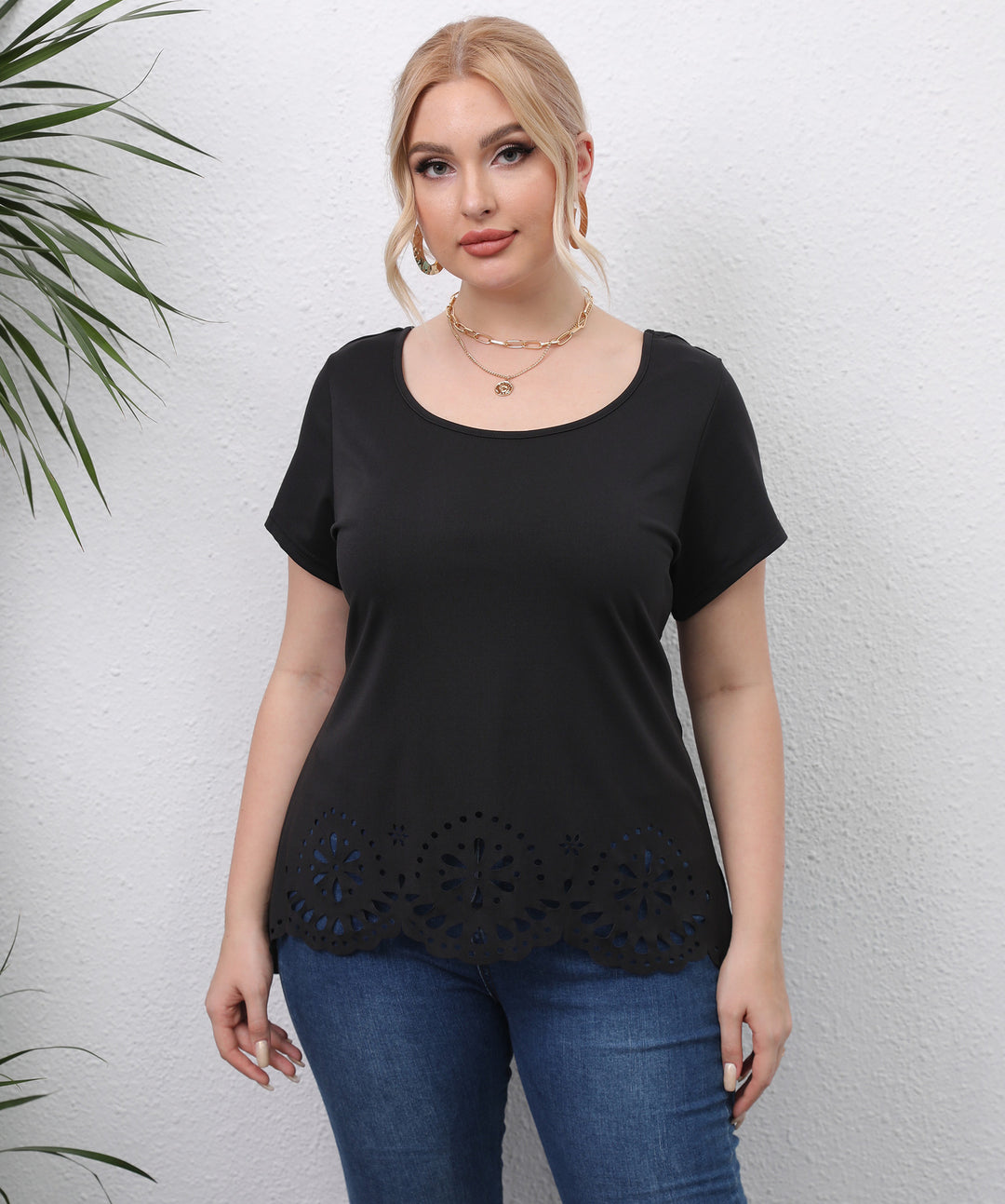 Damen Oberteil mit floralem Lochmuster Drune