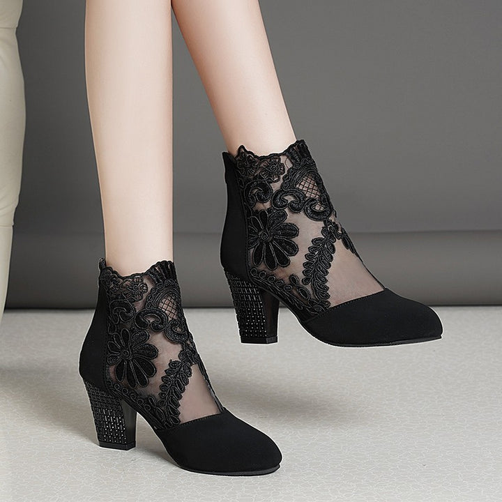 Damen nan elegante Spitzen-Stiefelette mit floralem Mesh-Einsatz, Reißverschluss und verzierendem Blockabsatz Drune