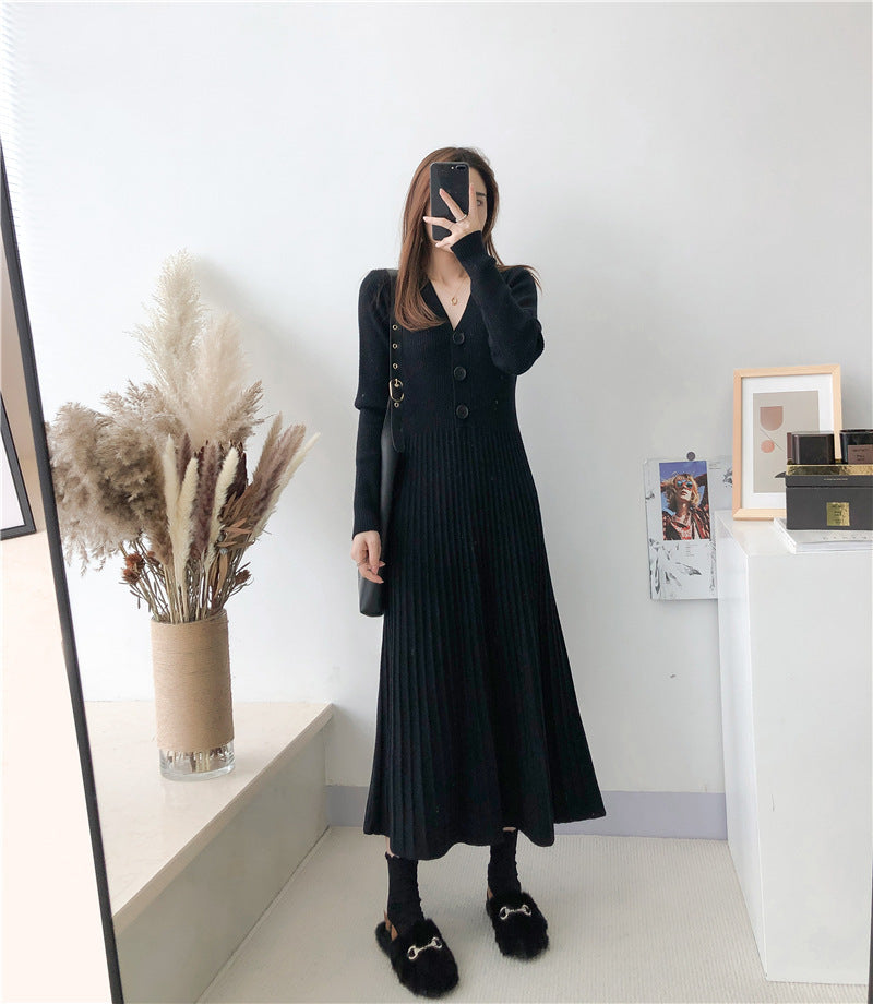 Damen Strickkleid mit V-Ausschnitt und dekorativen Knopfdetails Drune