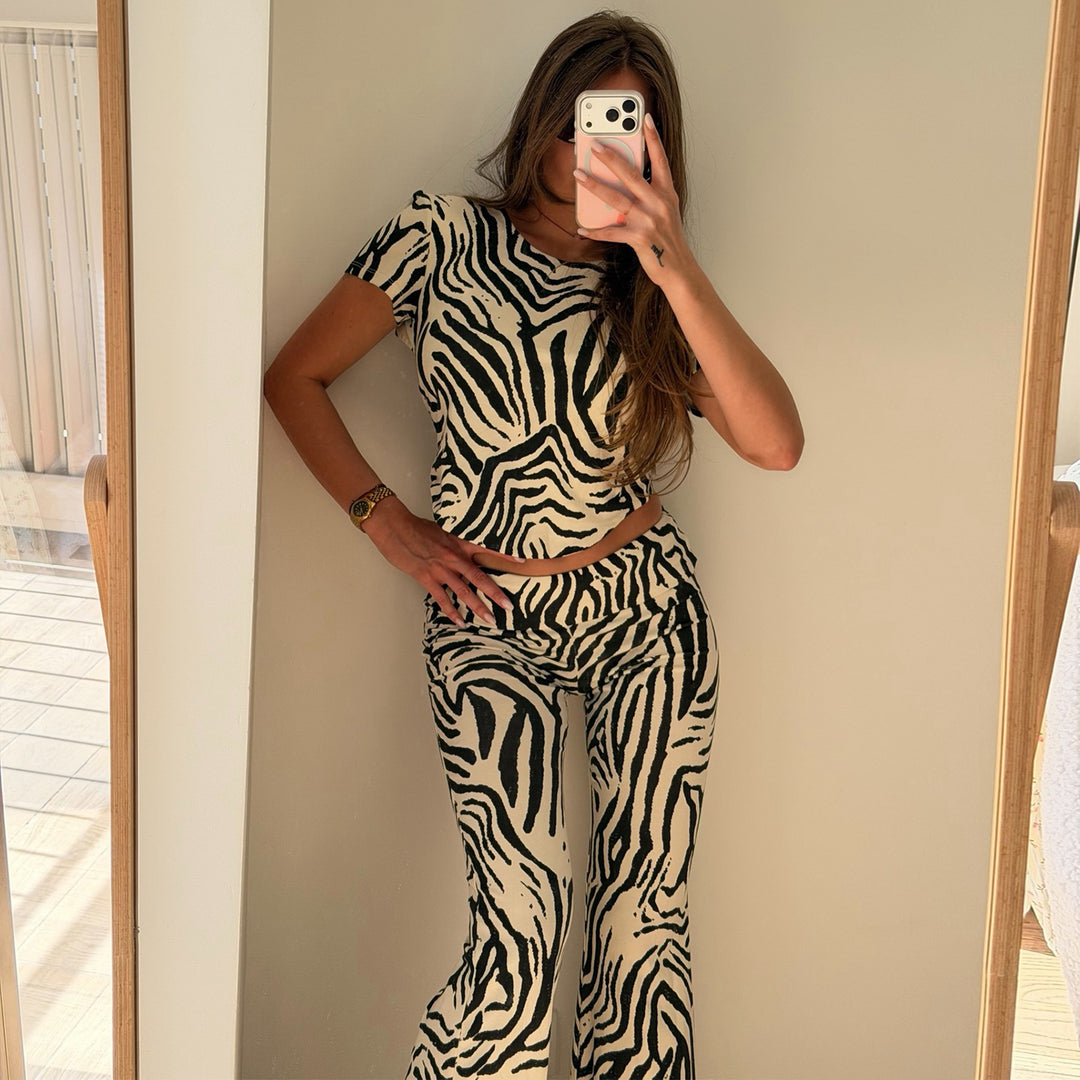 Damen Set aus kurzärmligem Oberteil und Schlaghose mit Zebra-Muster Drune