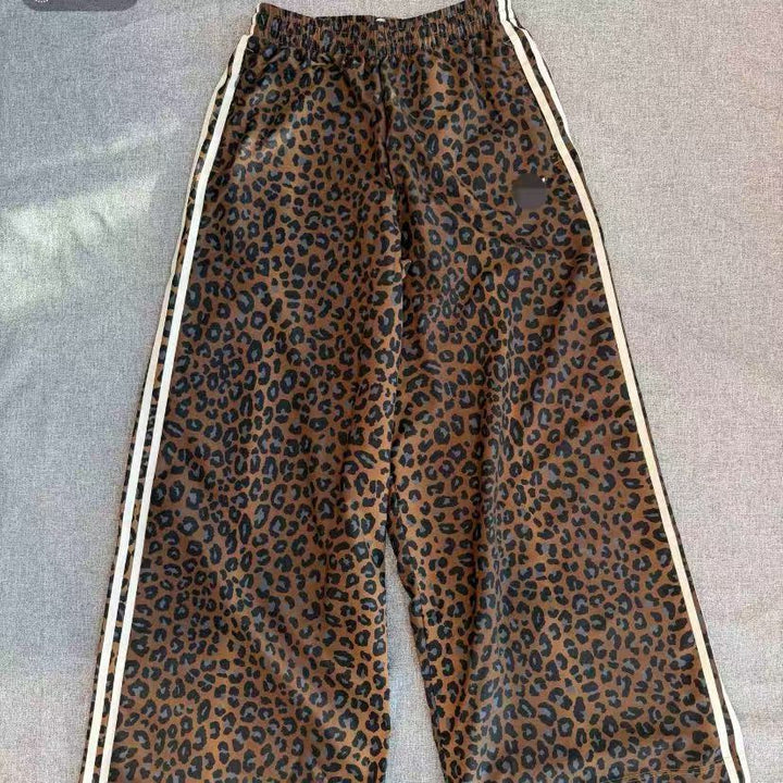 Damen Freizeithose mit Leopardenmuster und seitlichen Streifen Drune