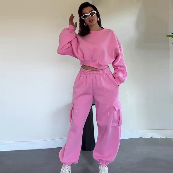 Damen komfortables Cropped-Sweatset mit oversized Pullover und High-Waist Cargo-Jogger Drune