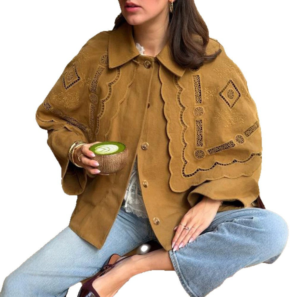 Damen Kurzjacke mit besticktem Cape, Lochstickerei und geschwungenem Saum Drune