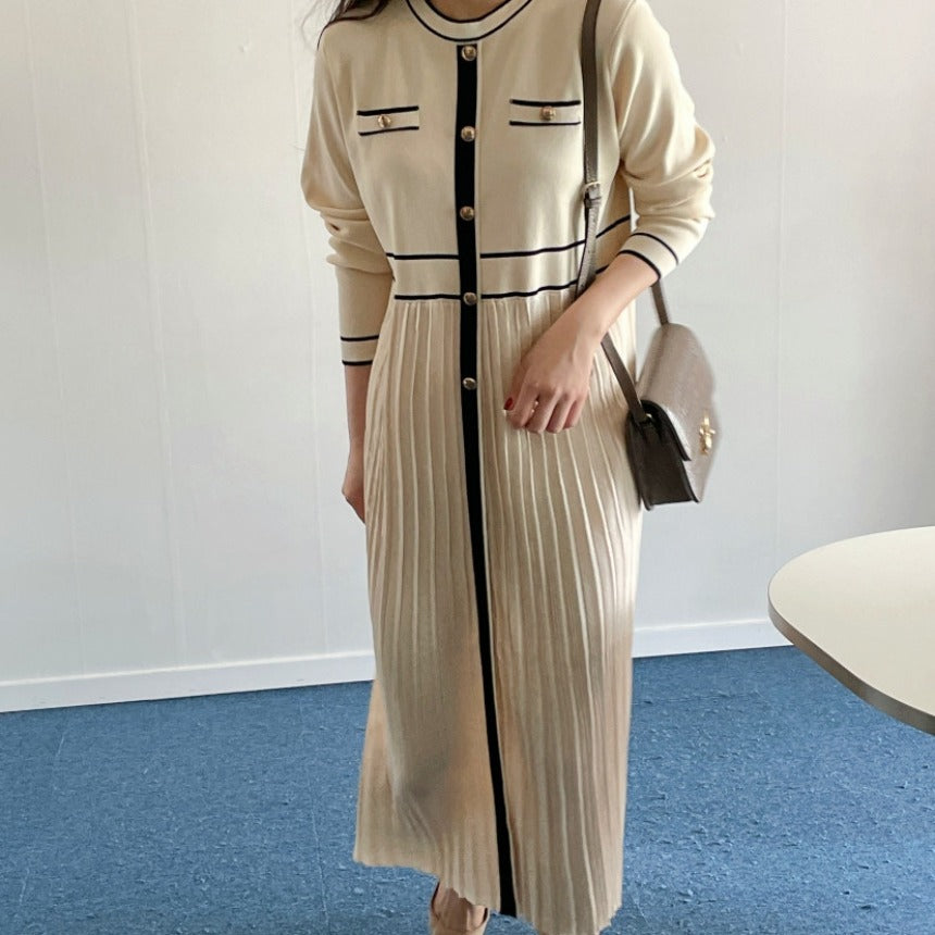 Damen Elegantes Longstrickkleid mit Kontrastpaspel, dekorativer Knopfleiste und plissiertem Rock Drune