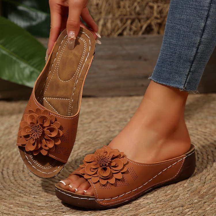 Damen Offene Zehen-Pantoletten mit Blumenapplikation, perforiertem Obermaterial und ergonomischer Keilsohle Drune