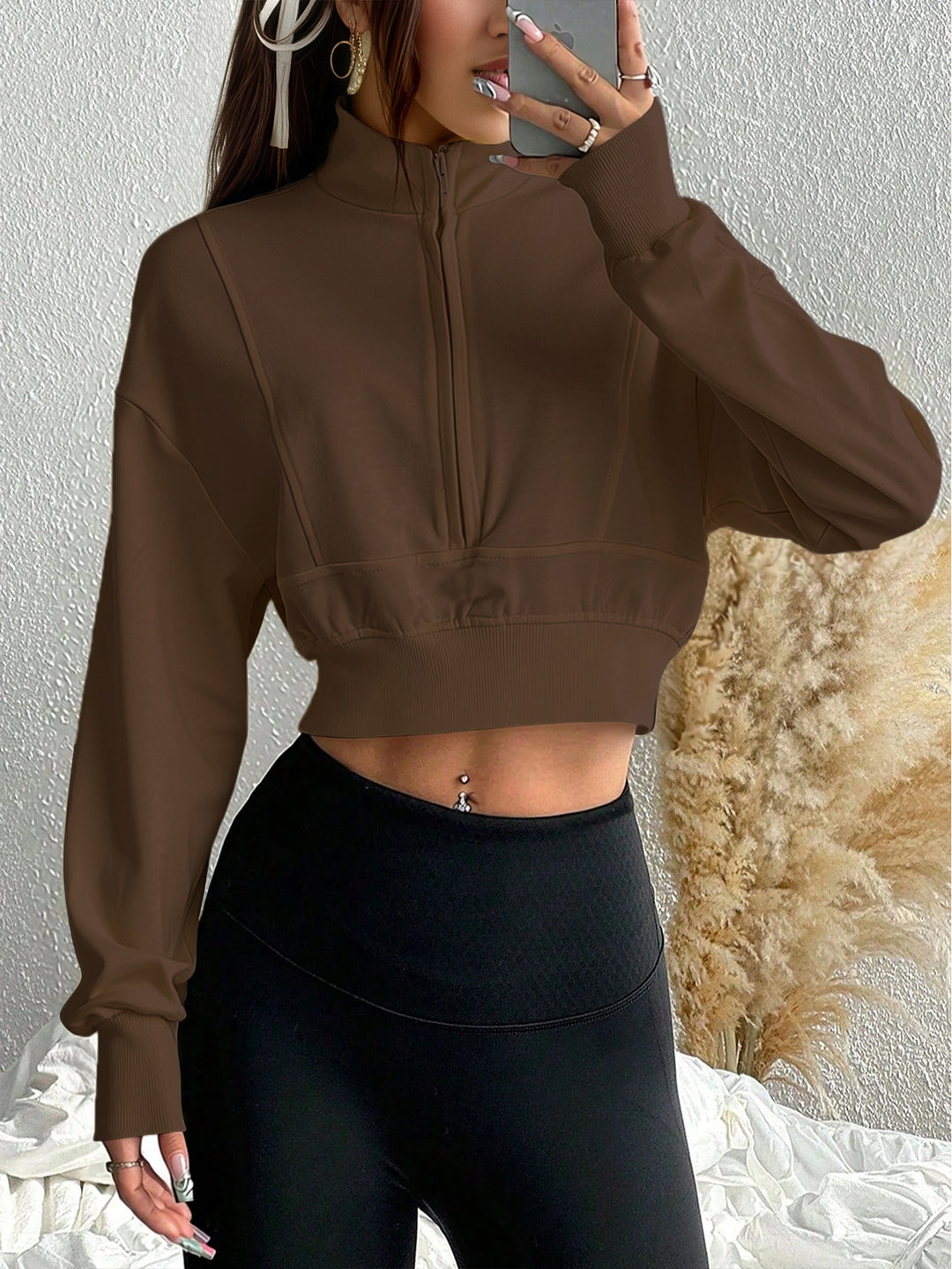 Damen kurzes Stehkragen-Sweatshirt mit halbem Reißverschluss, tailliertem Rippenbund und Daumenloch-Ärmeln Drune