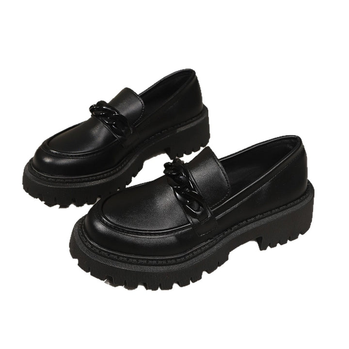 Damen Klobige Lack‑Loafer mit grober Profilsohle und Kettenverzierung Drune